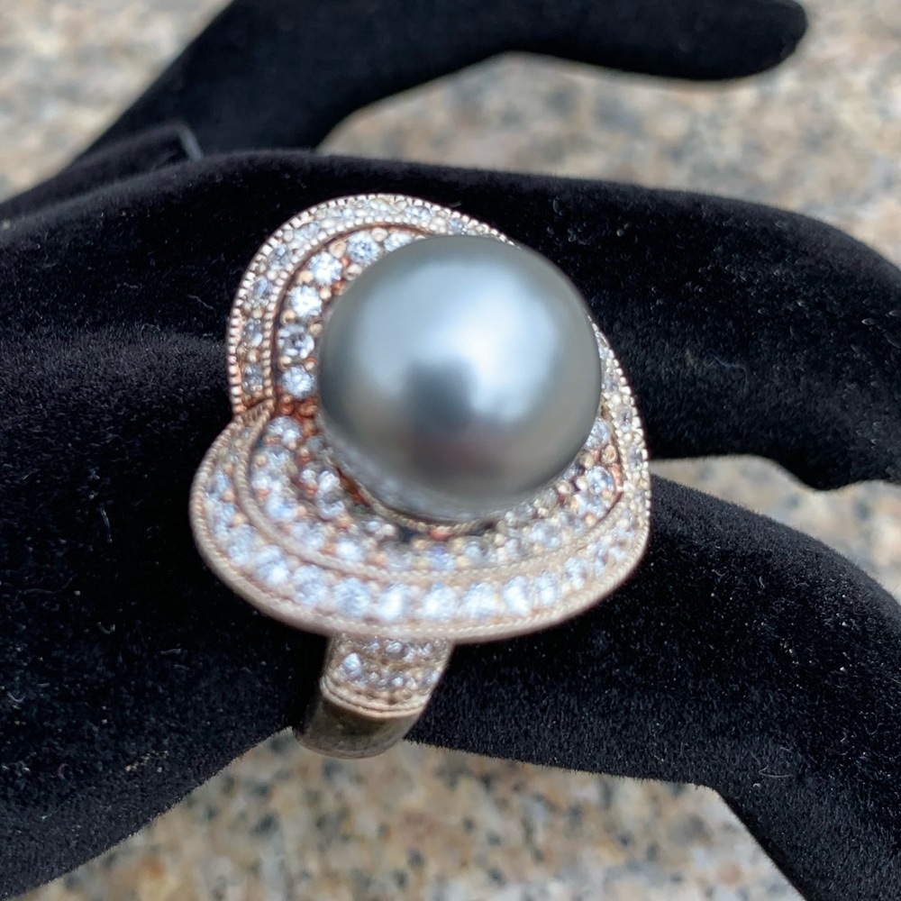 🔥🔥NEW NBW TULIP CZ & SIMULATED BLACK PEARL RING